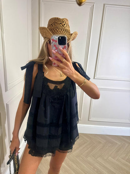 (BUY 1 GET 2 FREE) Luxury crochet lace tie set