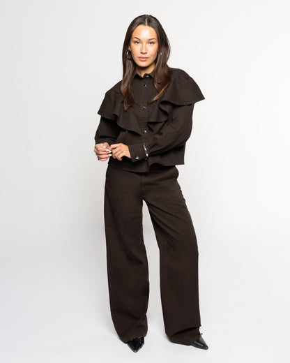 RUFFLE DENIM BLOUSE BRUIN