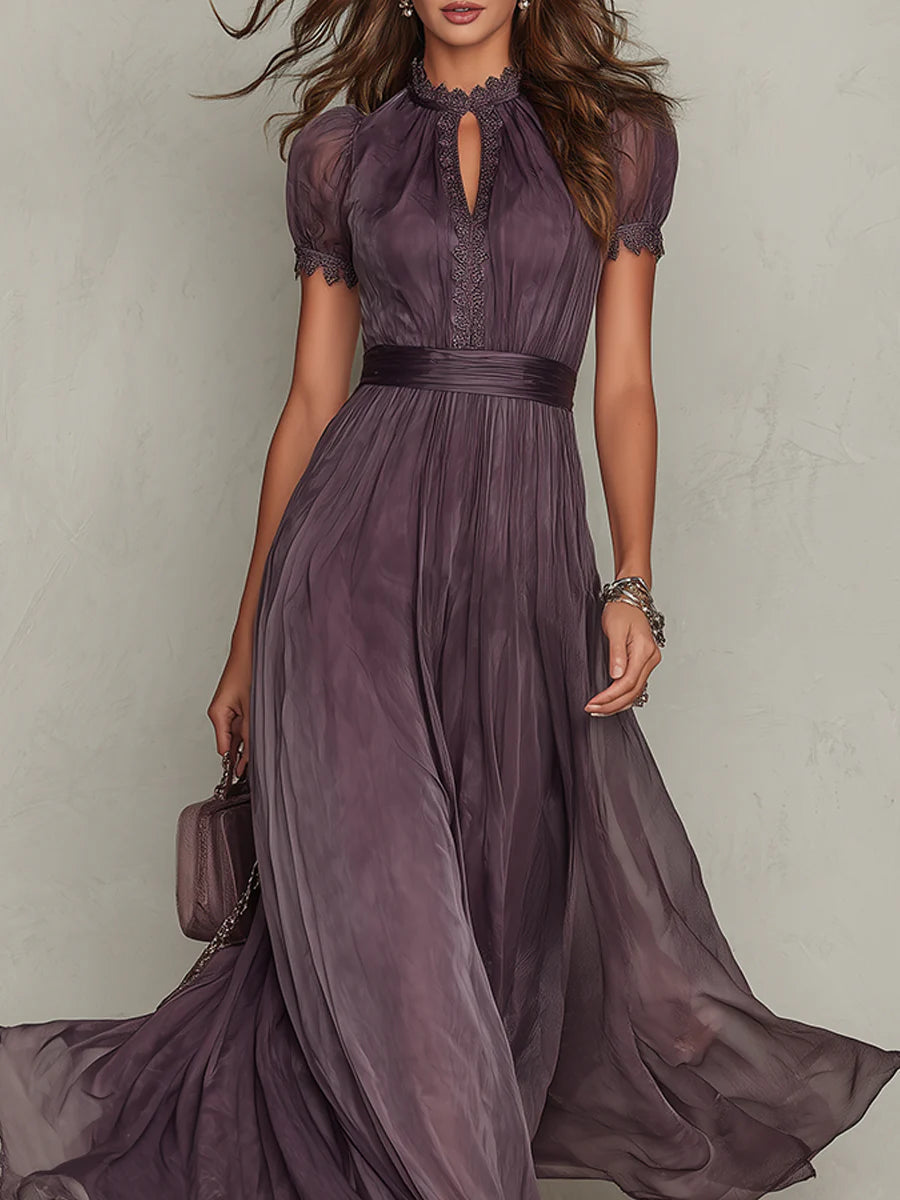 Flavia | Lange paarse jurk met keyhole-halslijn, chiffon kanten rand