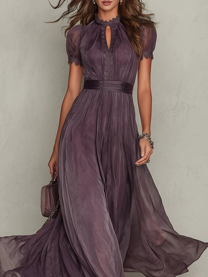 Flavia | Lange paarse jurk met keyhole-halslijn, chiffon kanten rand