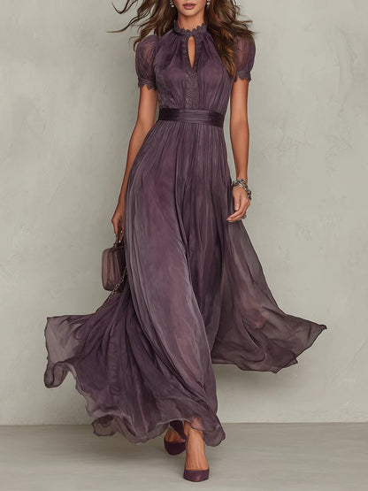 Flavia | Lange paarse jurk met keyhole-halslijn, chiffon kanten rand
