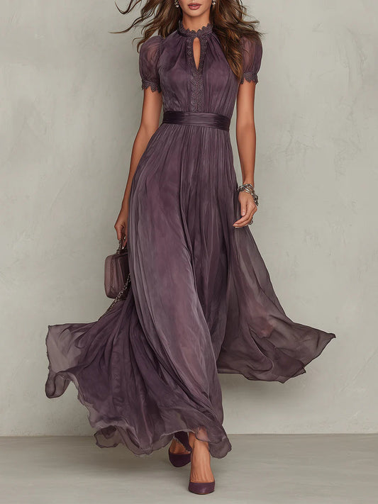 Flavia | Lange paarse jurk met keyhole-halslijn, chiffon kanten rand